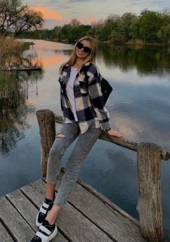 Куртизанка  Люда (27), Театральная, 3,500 ₽ час, Минет в презервативе, Трамплинг, тел +7(950)790-70-97