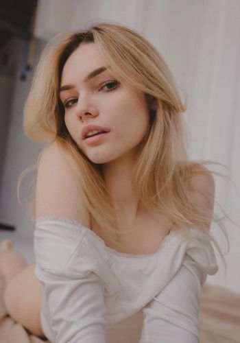 Массажистка Ева (24), Новоясеневская, 7,000 ₽ час, Окончание в рот, Окончание на лицо, тел +7(900)941-17-78