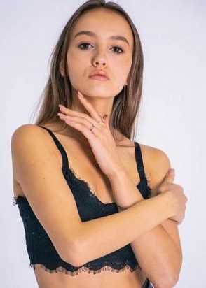 Путана Жанна (24), Озёрная, 5,000 ₽ час, Окончание на лицо, Стриптиз не профи, тел +7(951)950-19-62